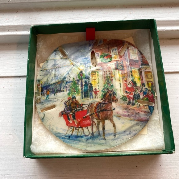 Sand-Dollar Ornament, Hand-Painted Currier & Ives Scene - Picture 4 of 6